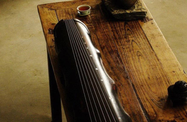 广州市古琴蕴含的传统文化，一把古琴制备出来要两年的时间